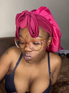 YummyMelanin117 online show from April 19, 2026, 4:50 pm