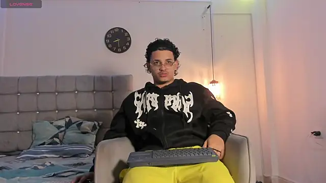 samxx muscle online show from December 5, 2025, 1:31 pm