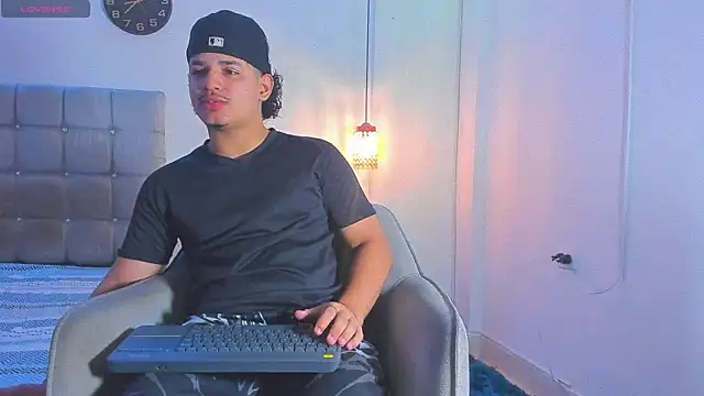 samxx muscle online show from December 18, 2025, 1:39 pm