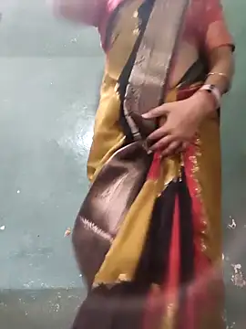 Snapshot of Eshwari_Chopra chatting on May 10, 2026, 5:12 am Eshwari Chopra online show from May 10, 2026, 5:12 am