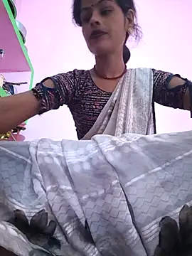 Snapshot of Eshna_Dabral chatting on October 9, 2025, 1:25 am Eshna Dabral online show from October 9, 2025, 1:25 am