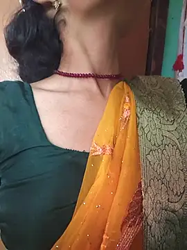 Snapshot of Eshna_Dabral chatting on October 19, 2025, 1:45 pm Eshna Dabral online show from October 19, 2025, 1:45 pm