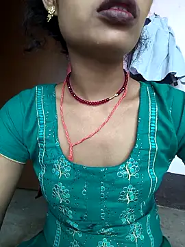 Snapshot of Eshna_Dabral chatting on October 29, 2025, 2:47 am Eshna Dabral online show from October 29, 2025, 2:47 am