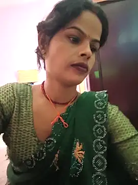 Snapshot of Eshna_Dabral chatting on October 30, 2025, 12:56 am Eshna Dabral online show from October 30, 2025, 12:56 am