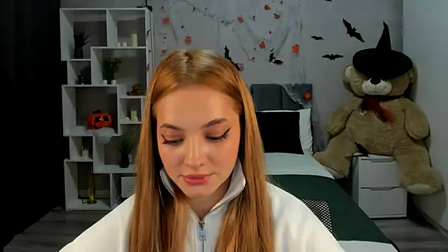 MelanieAlves online show from November 4, 2025, 6:40 pm