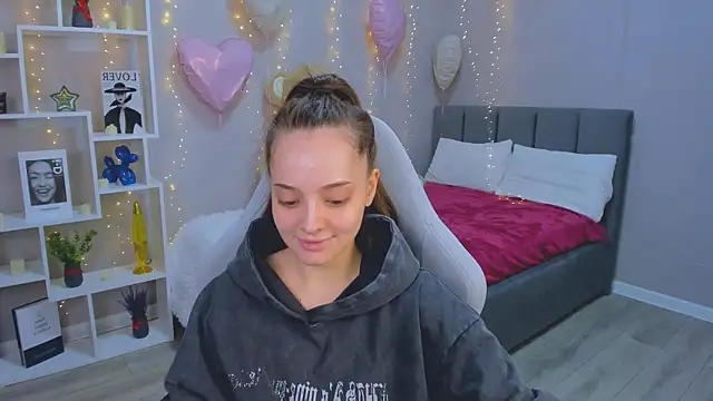 MelanieAlves online show from March 8, 2026, 12:53 pm