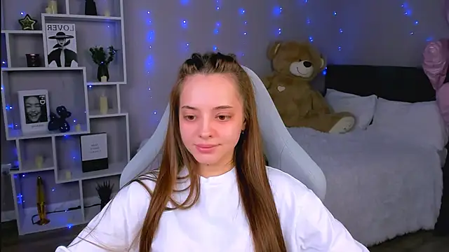 MelanieAlves online show from April 17, 2026, 2:31 pm