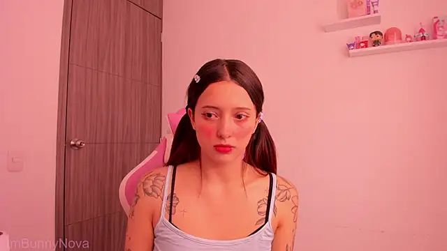 ImBunnyNova online show from April 10, 2026, 2:33 pm