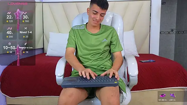 Hotboy21  online show from November 9, 2025, 3:49 am