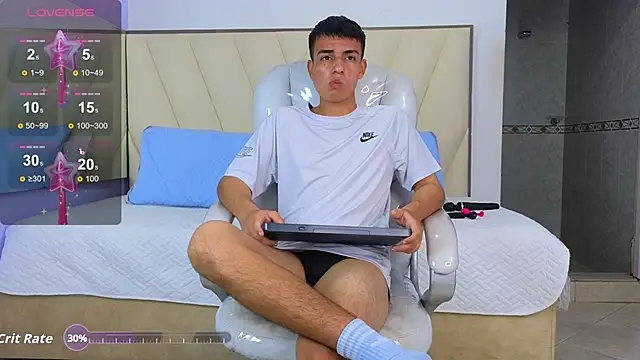 Hotboy21  online show from November 19, 2025, 3:39 am