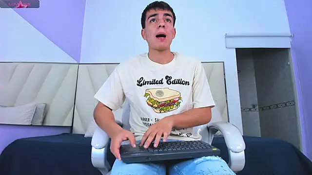 Hotboy21  online show from January 14, 2026, 3:34 am