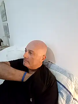 Alexis Bull online show from November 12, 2025, 4:40 pm