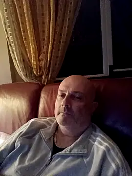 Alexis Bull online show from December 3, 2025, 10:41 pm