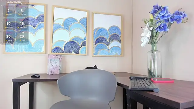 andrea xoe  online show from November 28, 2025, 1:58 pm