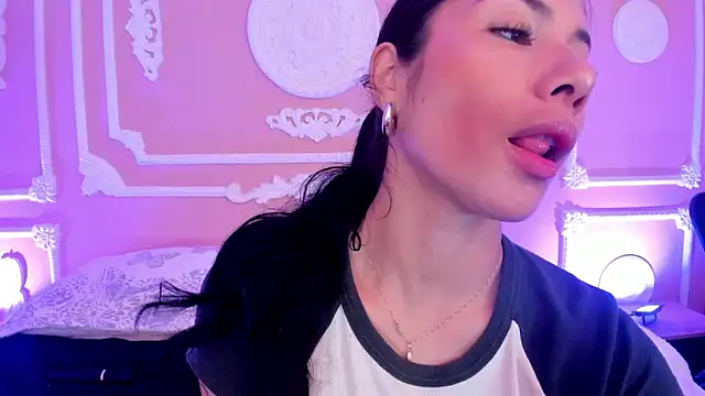 ArianaReynoldss online show from September 12, 2025, 7:25 pm