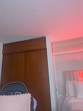 ArianaReynoldss online show from April 10, 2026, 10:20 am