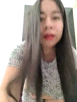 Snapshot of Yuli_Mars chatting on April 23, 2026, 2:30 pm Yuli Mars online show from April 23, 2026, 2:30 pm