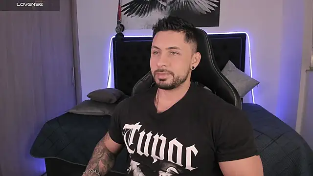 santi aesthetic online show from April 23, 2026, 3:30 am