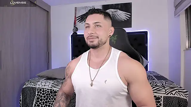 santi aesthetic online show from May 21, 2026, 1:01 am