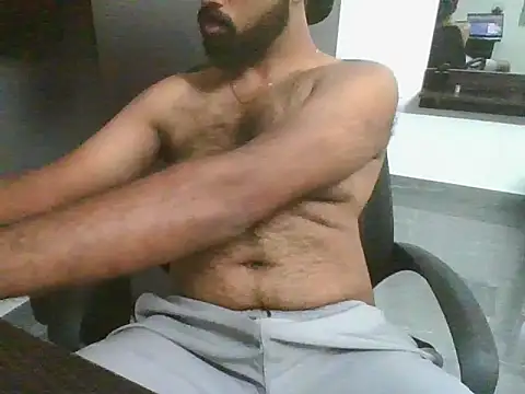 lovelyakash69 online show from September 18, 2025, 4:42 pm