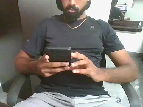 lovelyakash69 online show from October 3, 2025, 4:09 am