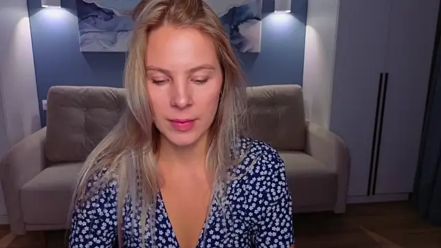 MelanieBennett online show from October 7, 2025, 6:10 am