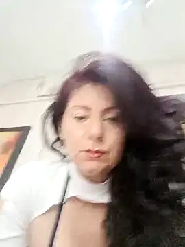 lunadicty online show from April 12, 2026, 8:25 pm