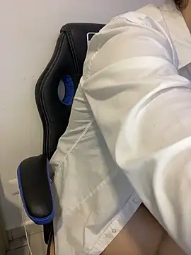 Monella123 online show from April 10, 2026, 4:12 pm