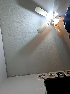 moasslicker online show from November 26, 2025, 9:10 am