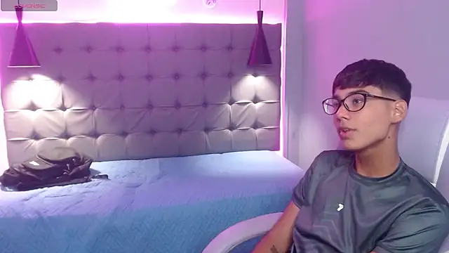 OliverTwinky online show from March 22, 2025, 4:24 am