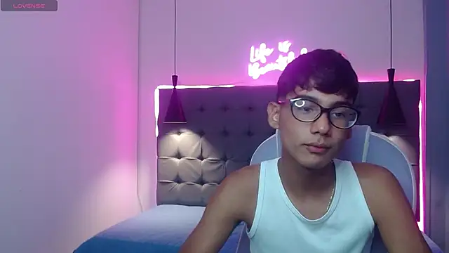 OliverTwinky online show from March 23, 2025, 4:16 am