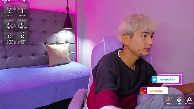 OliverTwinky online show from September 13, 2025, 4:23 am