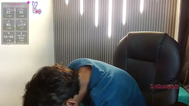 OliverTwinky online show from February 17, 2026, 9:21 pm