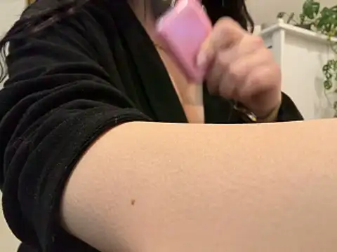 MoonlitLust online show from April 25, 2026, 7:11 pm