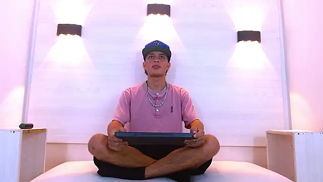 Matt Ruso online show from November 14, 2025, 1:48 am