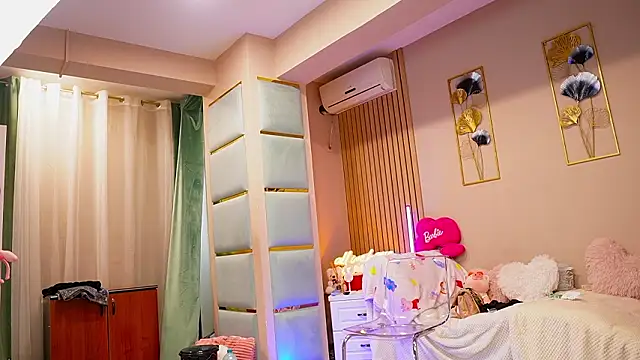 SabrinaJade online show from February 3, 2026, 5:49 am