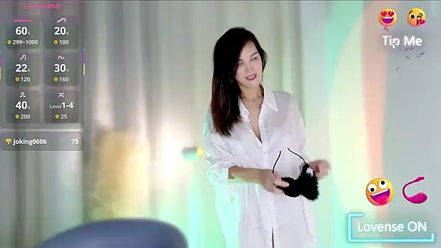 Snapshot of LunaBelle1984 chatting on September 14, 2025, 3:55 pm LunaBelle1984 online show from September 14, 2025, 3:55 pm