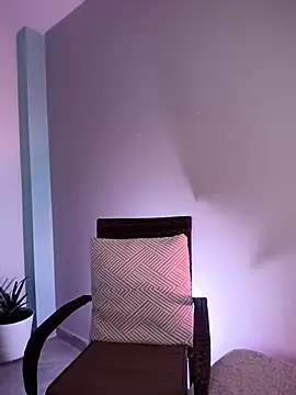 Alicia Montess online show from October 19, 2025, 4:13 am