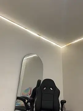 Kariina  69 online show from November 26, 2025, 2:12 am