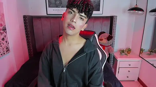Niick Twink online show from September 18, 2025, 5:04 pm