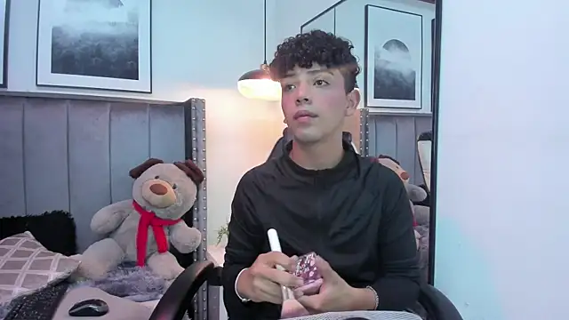 Niick Twink online show from September 21, 2025, 1:46 pm