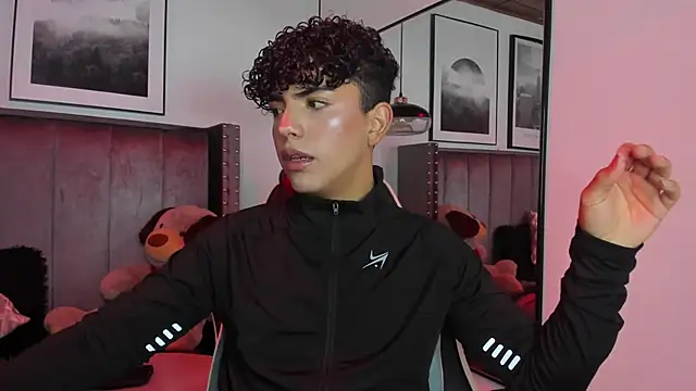 Niick Twink online show from September 23, 2025, 7:39 pm