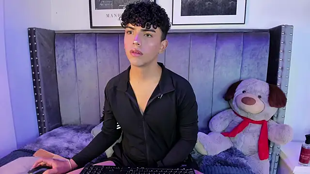 Niick Twink online show from October 8, 2025, 7:33 pm