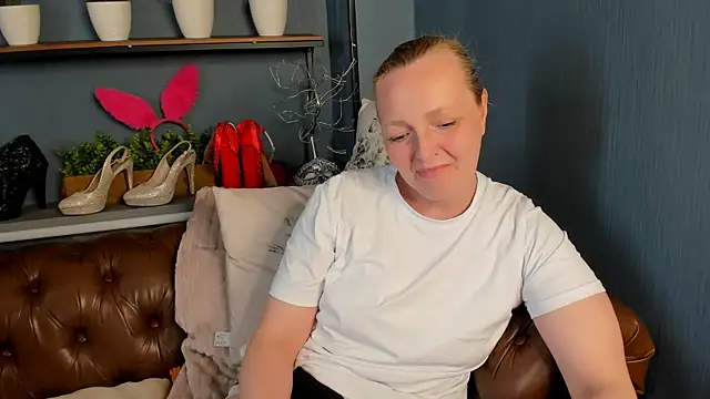 Karen Villis online show from June 21, 2026, 10:18 am