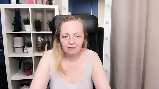 Karen Villis online show from July 2, 2026, 12:22 pm
