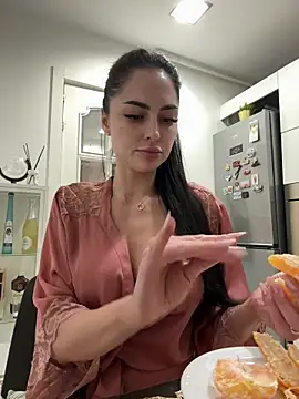 ChloeDevine online show from December 19, 2025, 5:31 pm