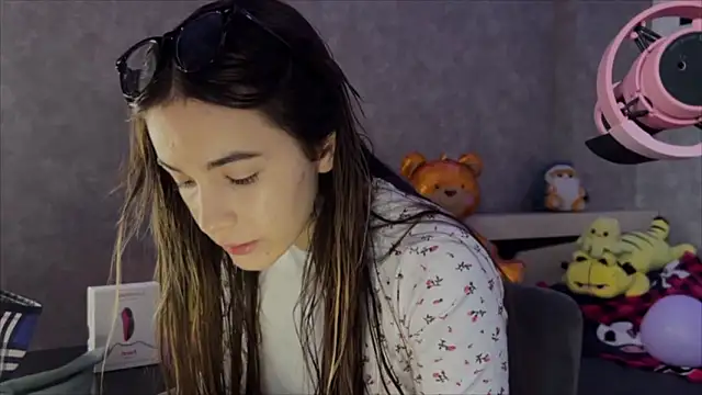 Snapshot of CupSizeGirl chatting on February 13, 2026, 3:24 am CupSizeGirl online show from February 13, 2026, 3:24 am