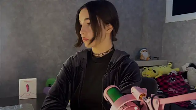 Snapshot of CupSizeGirl chatting on February 16, 2026, 9:38 am CupSizeGirl online show from February 16, 2026, 9:38 am