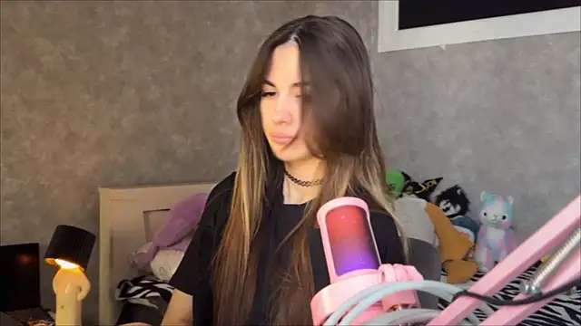 Snapshot of CupSizeGirl chatting on March 23, 2026, 2:37 am CupSizeGirl online show from March 23, 2026, 2:37 am