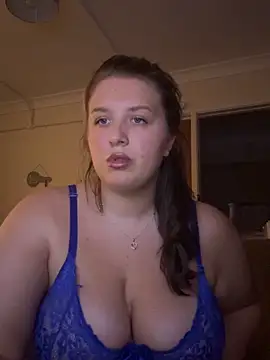 CutieCurvyGirlxo online show from February 1, 2026, 10:41 pm